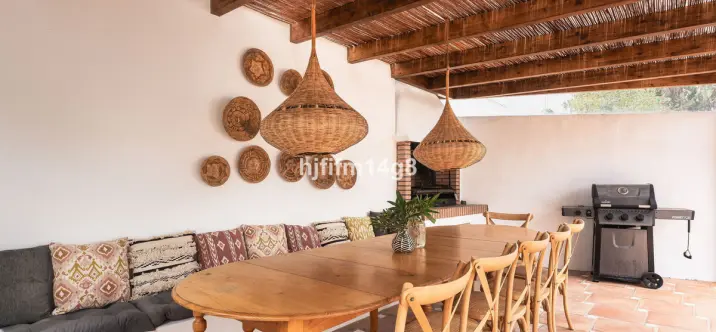 Sale of detached villa in Estepona 4