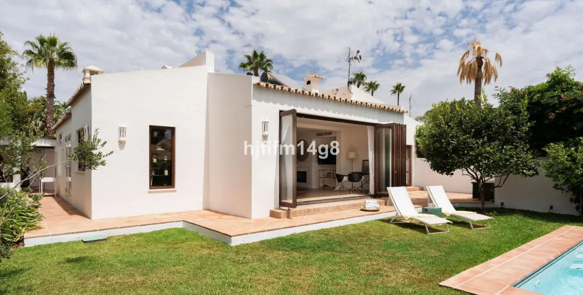 Venta de villa independiente en Estepona 27