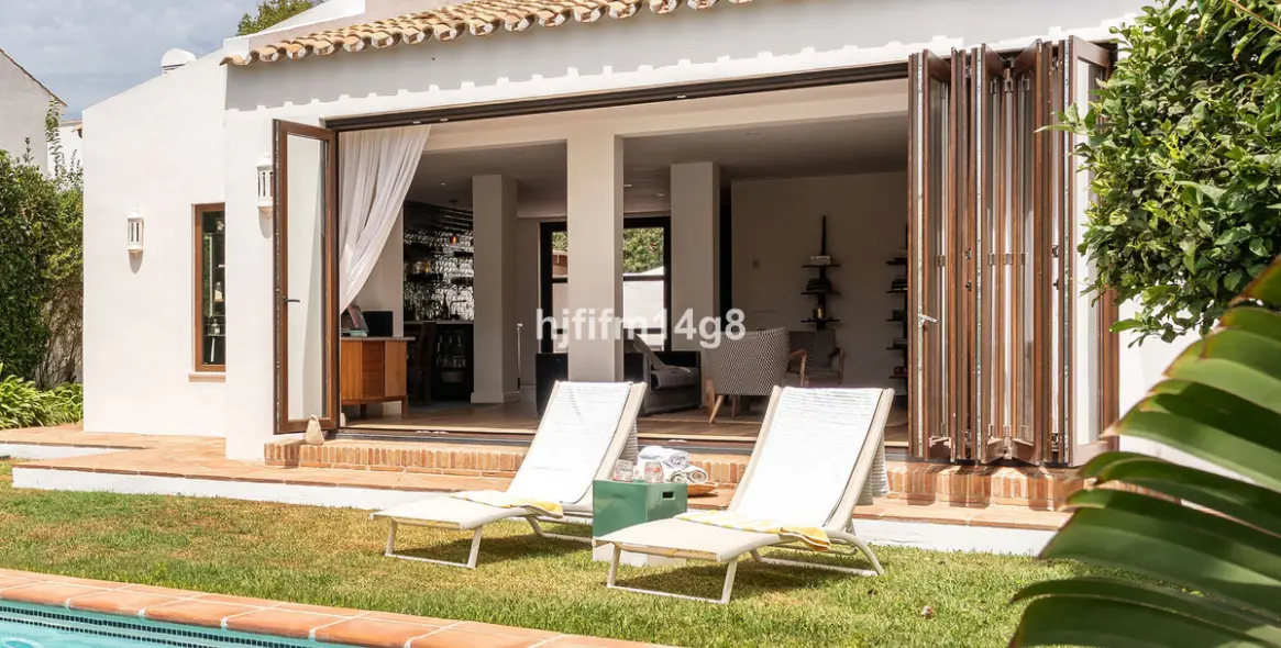 Venta de villa independiente en Estepona 31