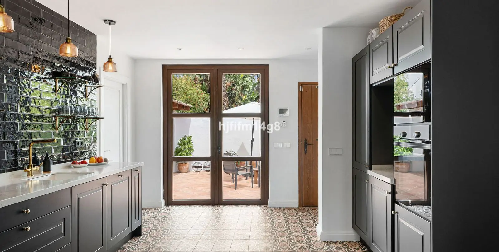 Sale of detached villa in Estepona 13
