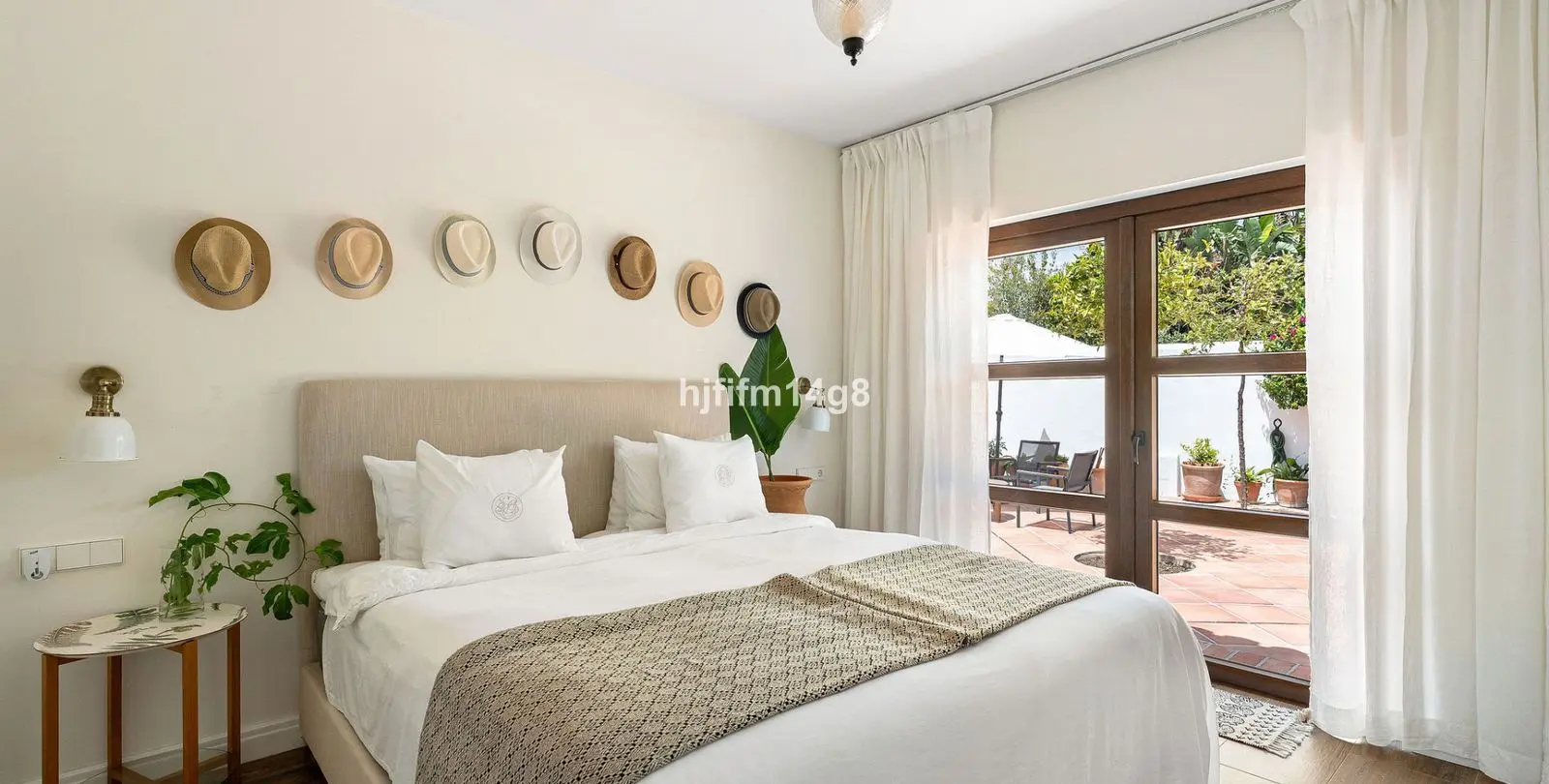 Sale of detached villa in Estepona 19