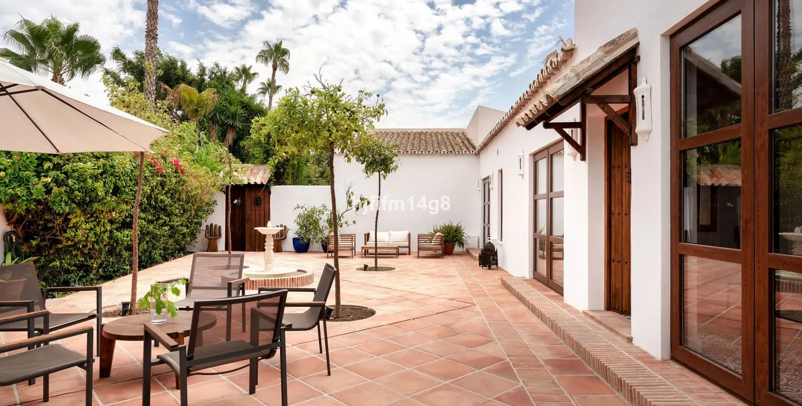 Sale of detached villa in Estepona 25