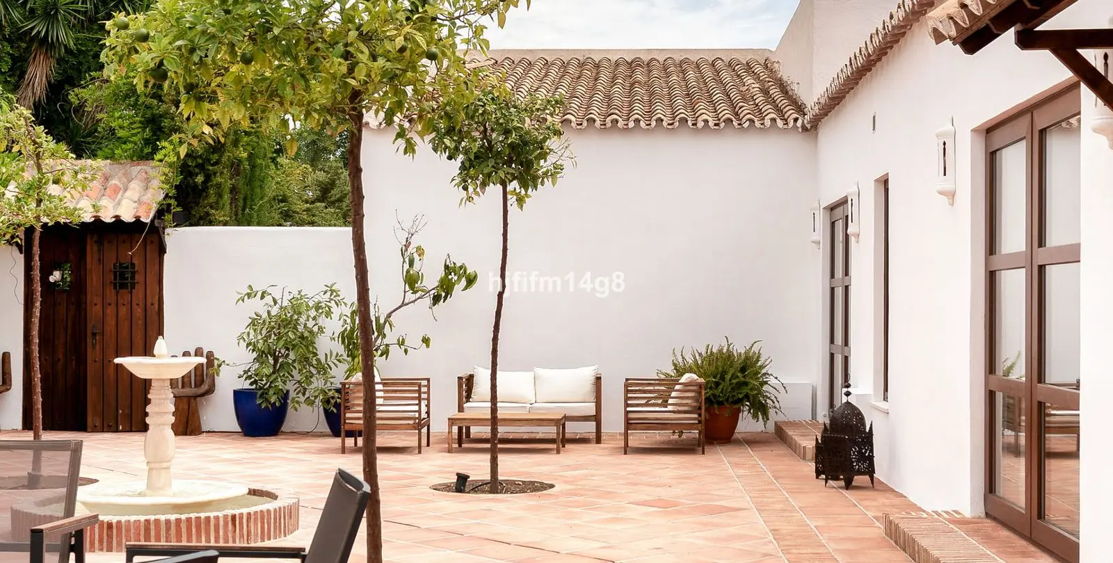 Sale of detached villa in Estepona 33