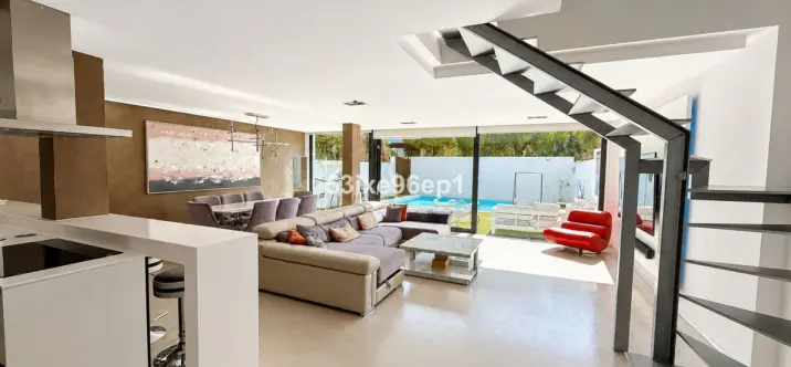 Sale of semi-detached house in Nueva Andalucía 1
