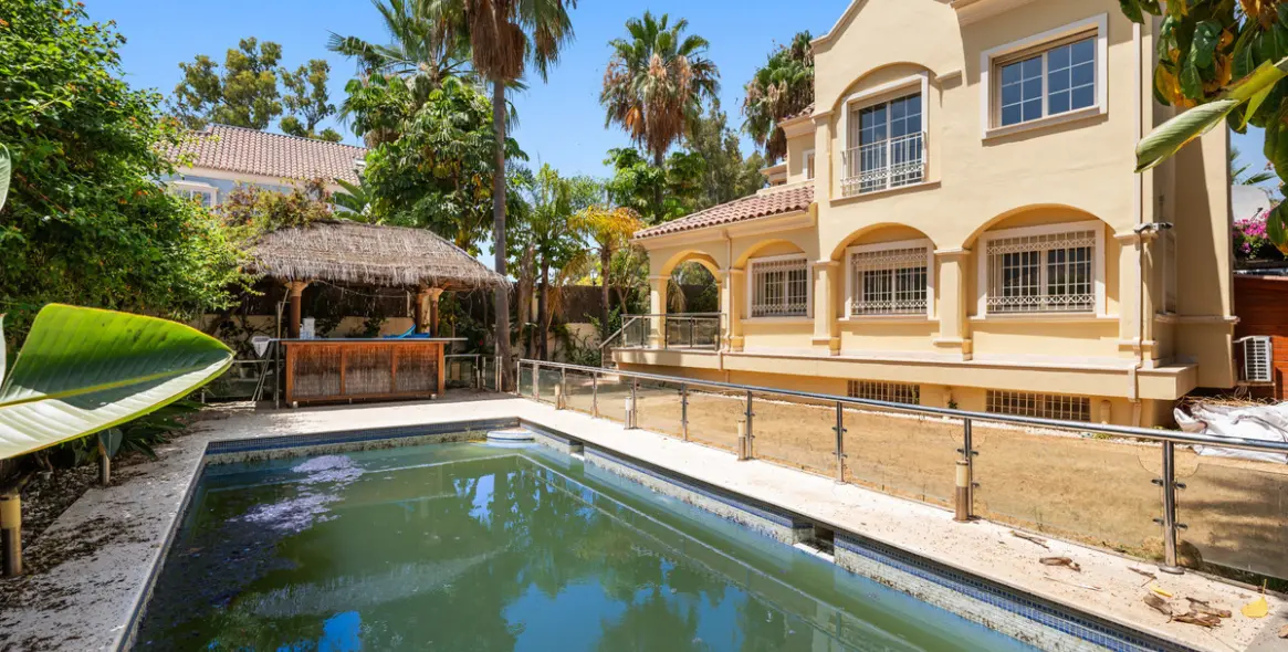 Venta de villa independiente en Cortijo Blanco 28