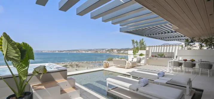 Sale of middle floor apartment in Estepona 0