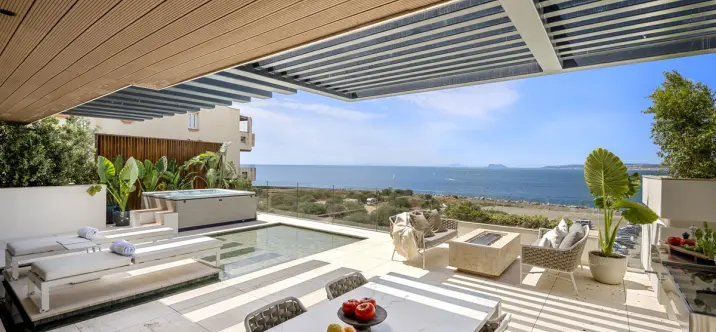 Sale of middle floor apartment in Estepona 1