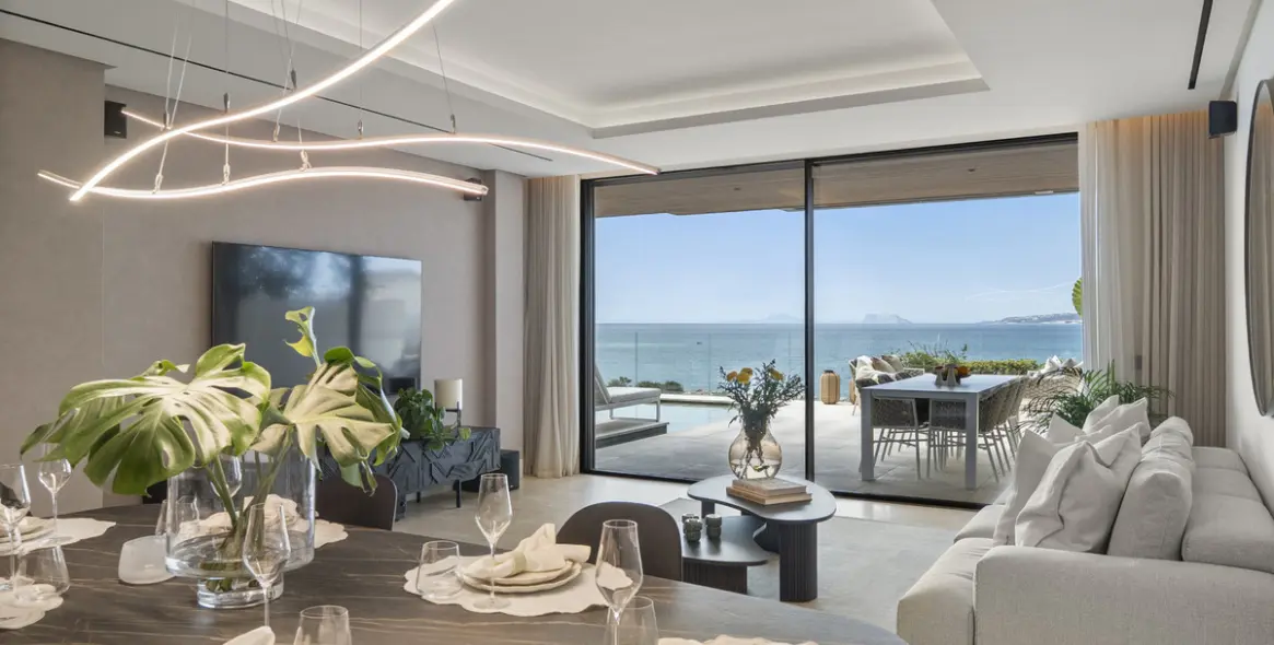 Sale of middle floor apartment in Estepona 3