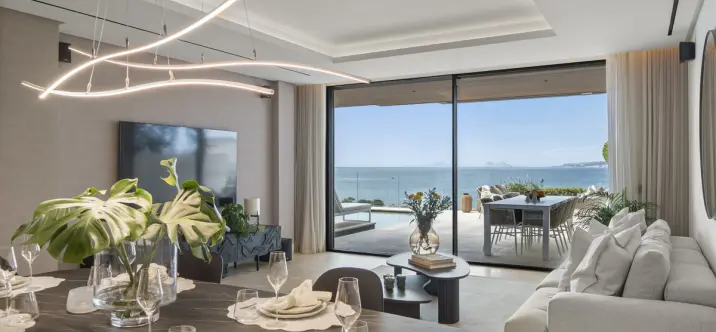 Sale of middle floor apartment in Estepona 2