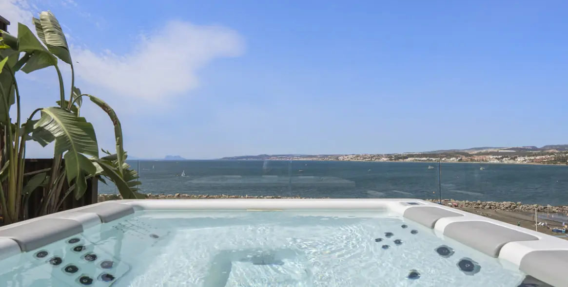 Sale of middle floor apartment in Estepona 4