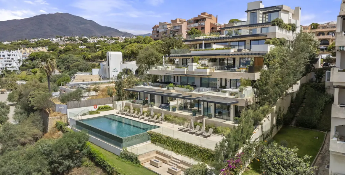 Sale of middle floor apartment in Estepona 6