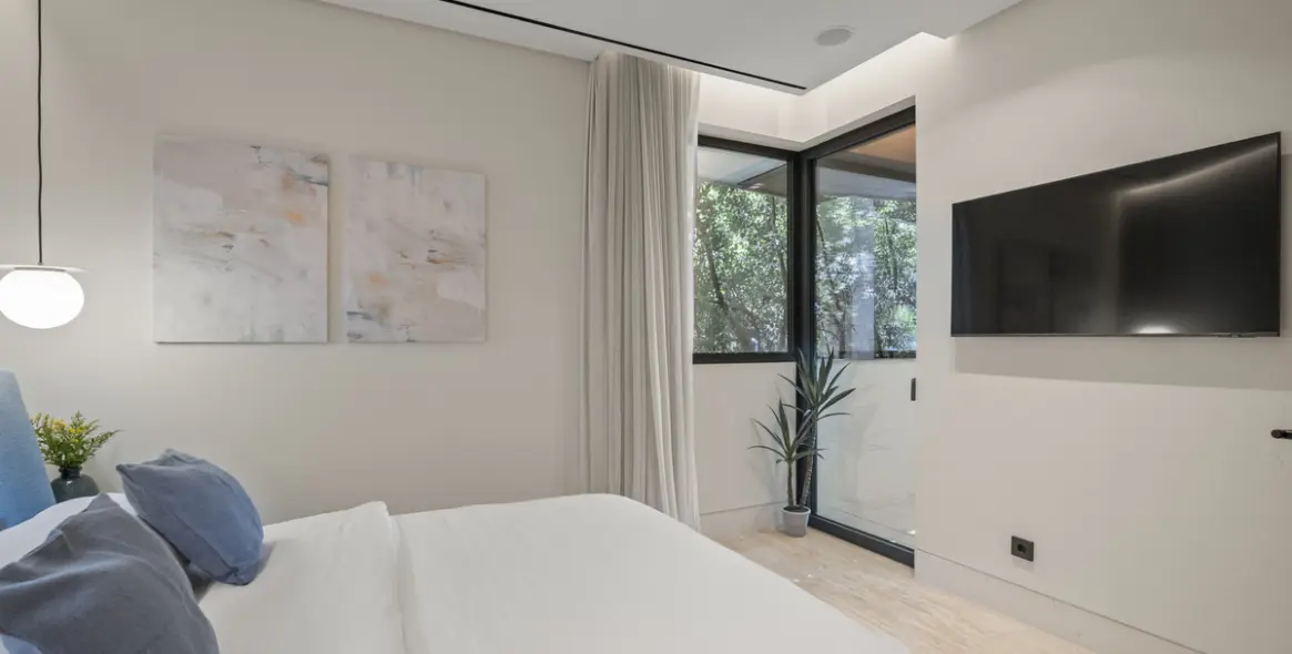 Sale of middle floor apartment in Estepona 19