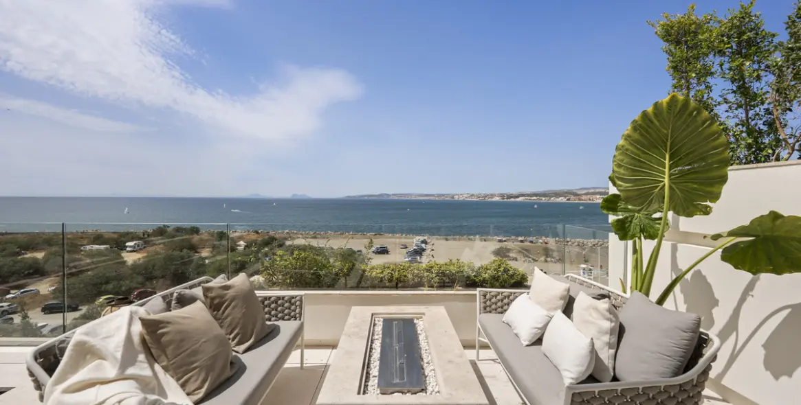 Sale of middle floor apartment in Estepona 23