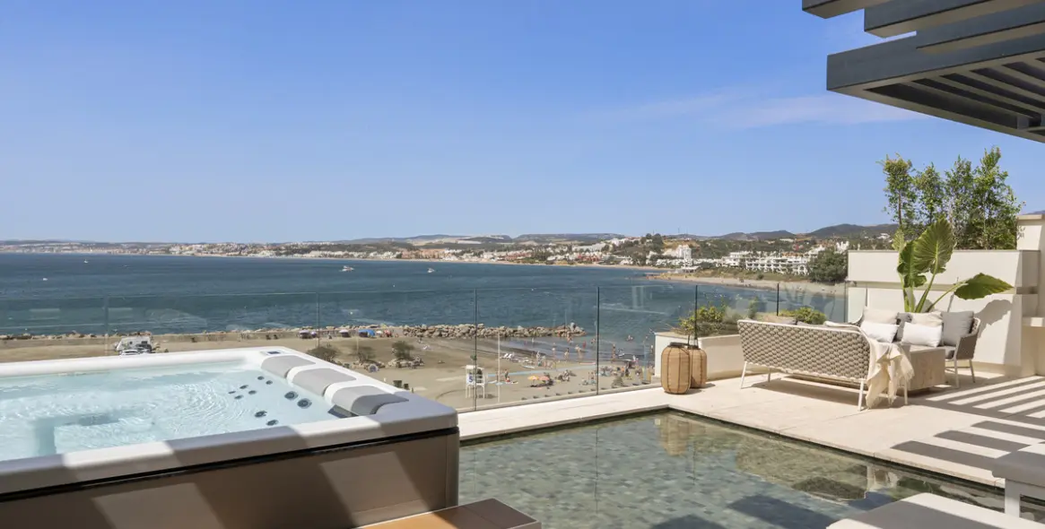 Sale of middle floor apartment in Estepona 24