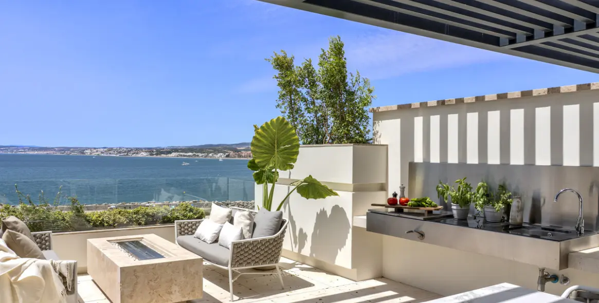 Sale of middle floor apartment in Estepona 30