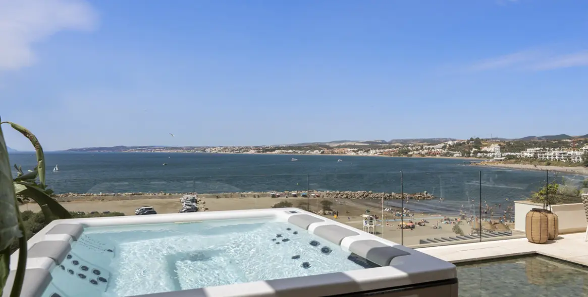 Sale of middle floor apartment in Estepona 33