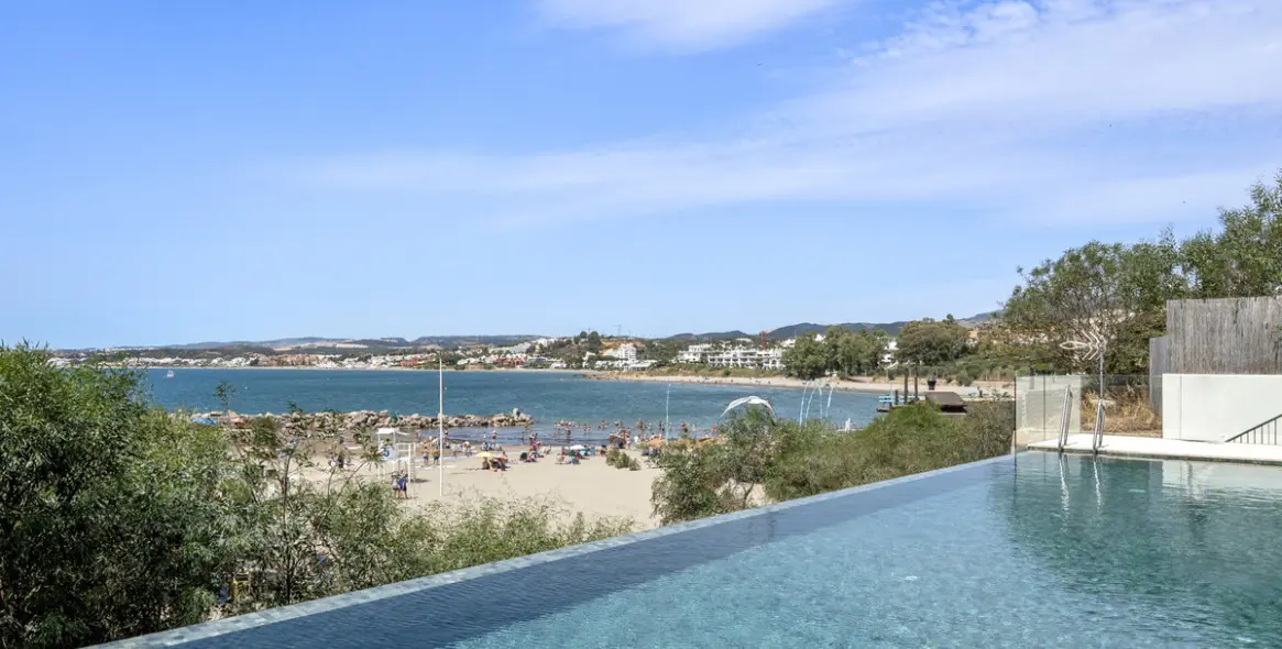 Sale of middle floor apartment in Estepona 35