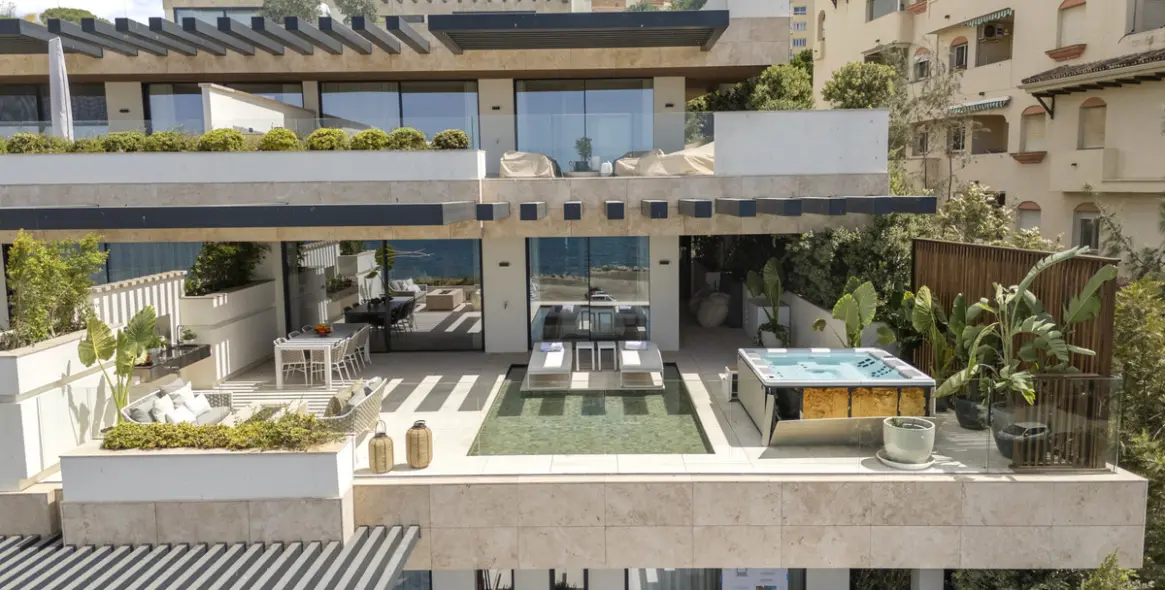 Sale of middle floor apartment in Estepona 48