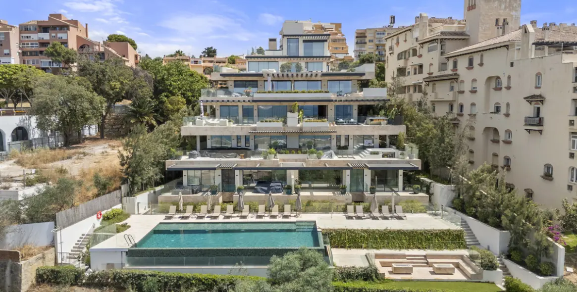 Sale of middle floor apartment in Estepona 51
