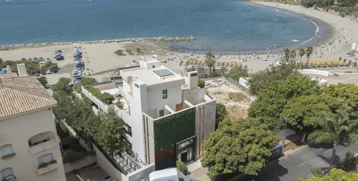 Sale of middle floor apartment in Estepona 54