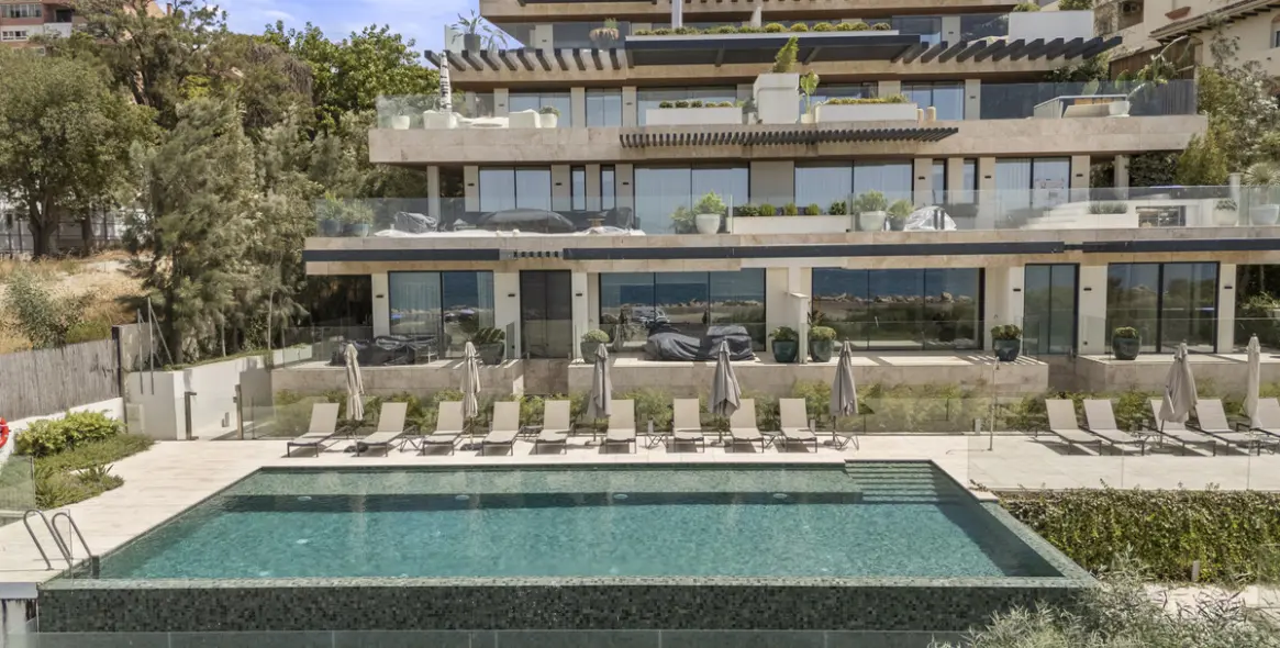 Sale of middle floor apartment in Estepona 55