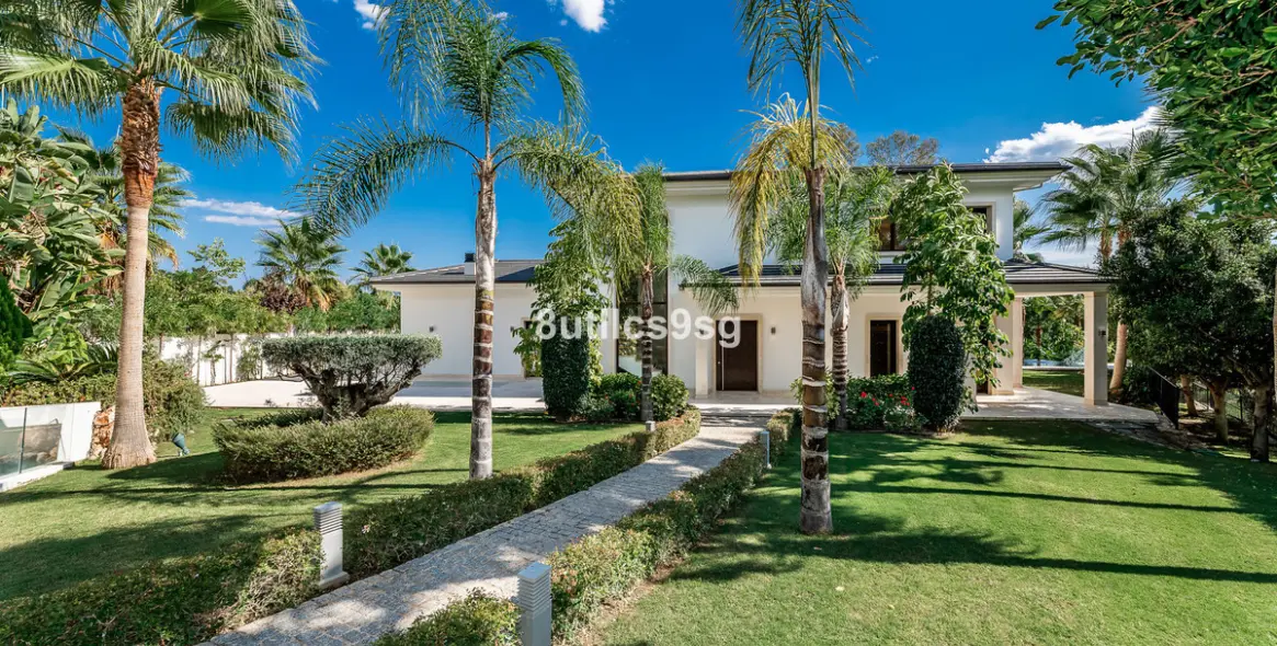 Venta de villa independiente en Nueva Andalucía 1