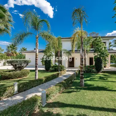 Sale of detached villa in Nueva Andalucía
