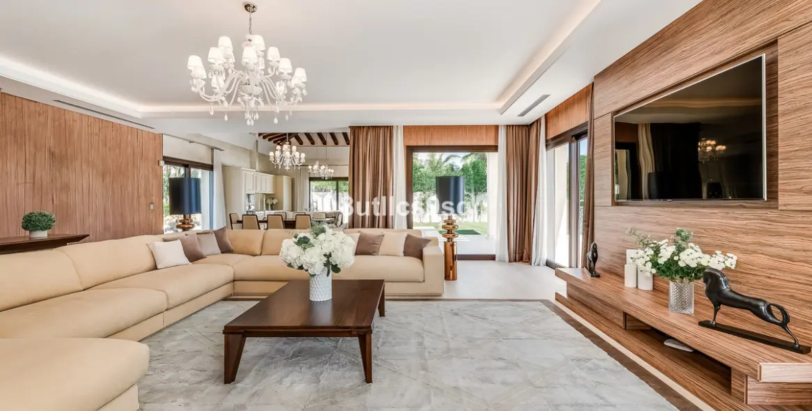Venta de villa independiente en Nueva Andalucía 4