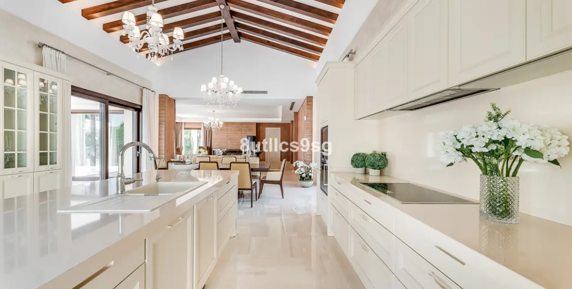Venta de villa independiente en Nueva Andalucía 5