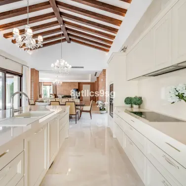 Sale of detached villa in Nueva Andalucía
