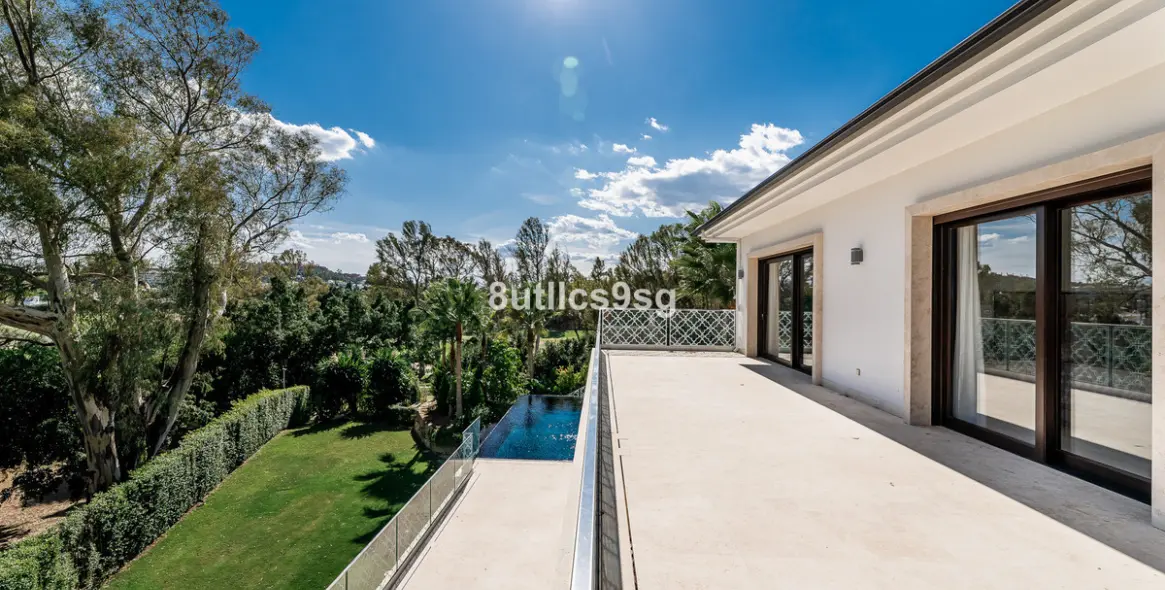 Venta de villa independiente en Nueva Andalucía 8