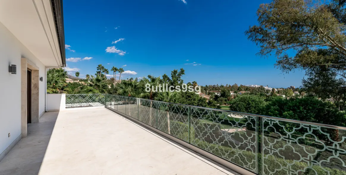 Venta de villa independiente en Nueva Andalucía 9