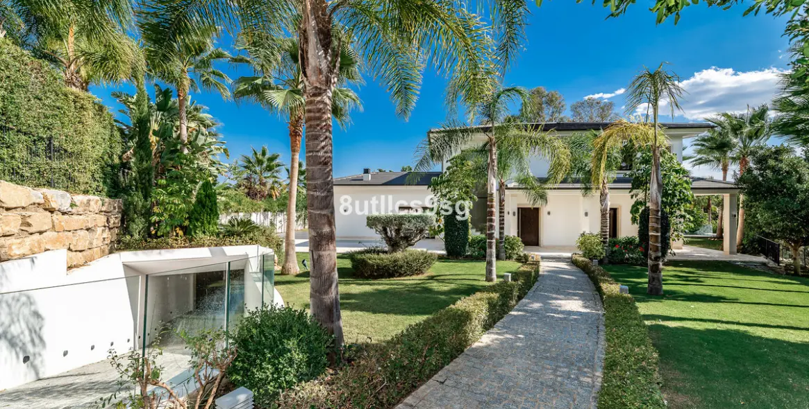 Venta de villa independiente en Nueva Andalucía 13