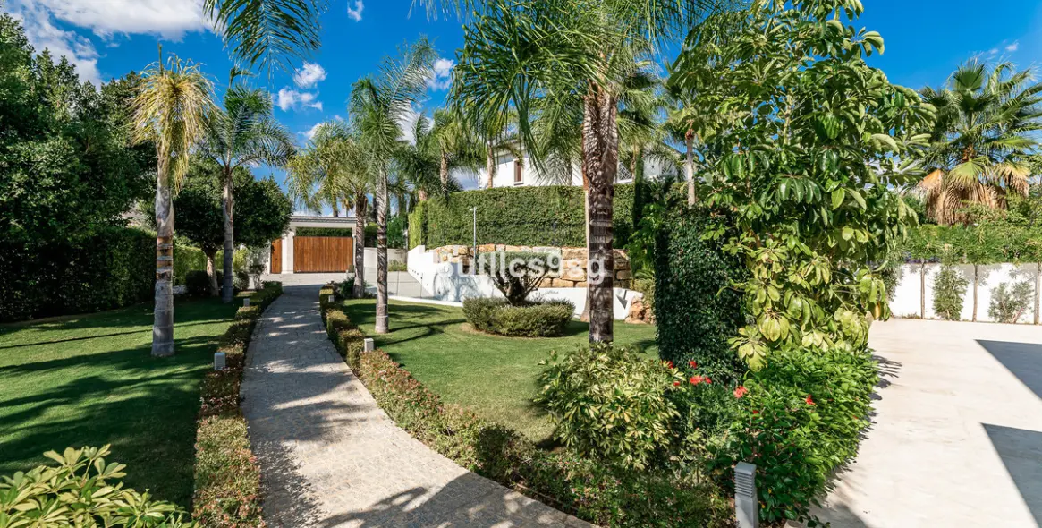 Venta de villa independiente en Nueva Andalucía 14