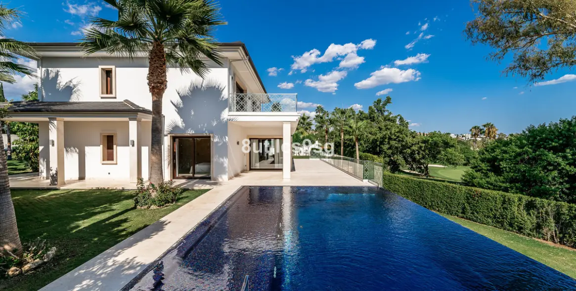 Venta de villa independiente en Nueva Andalucía 16