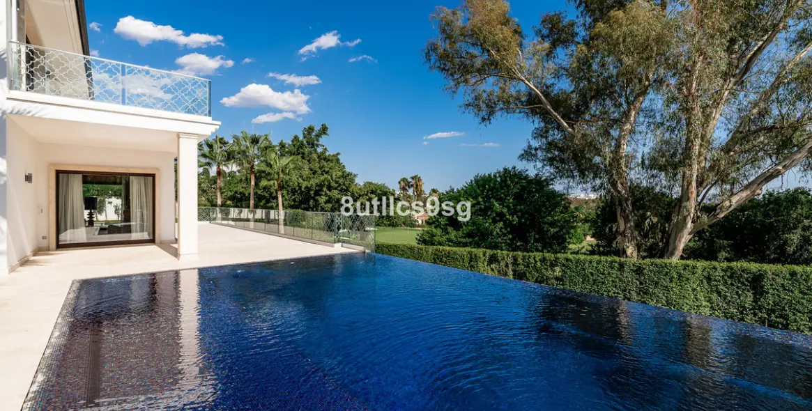 Venta de villa independiente en Nueva Andalucía 17