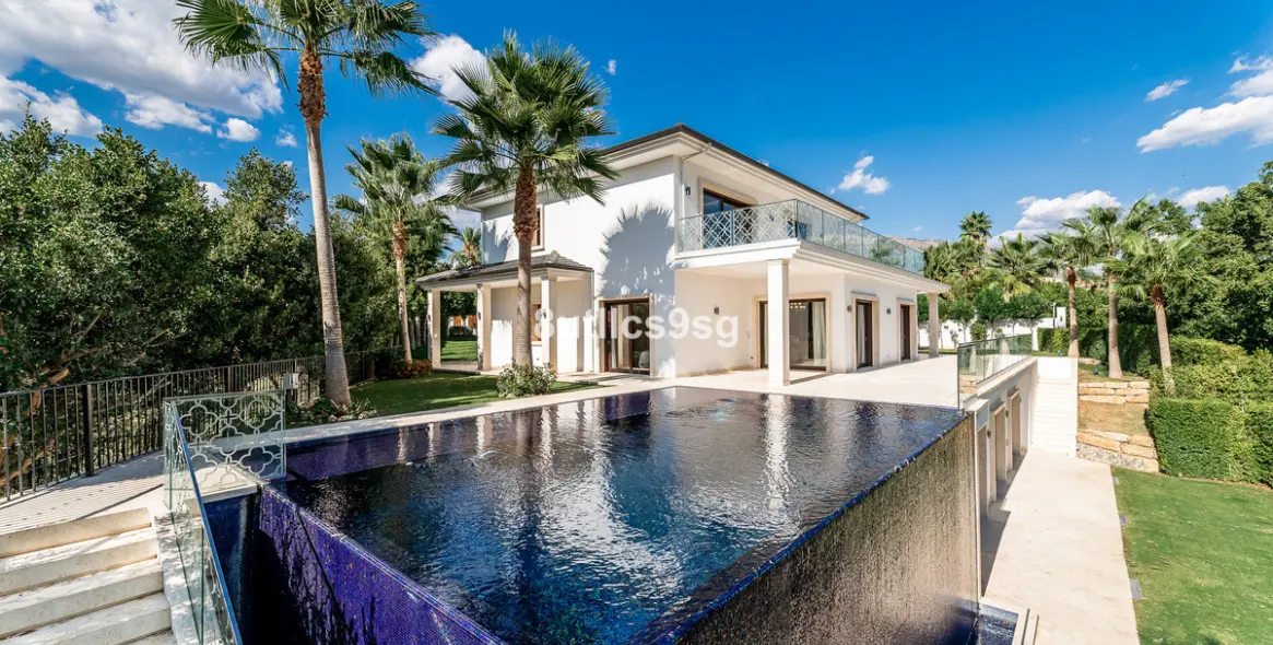 Venta de villa independiente en Nueva Andalucía 19