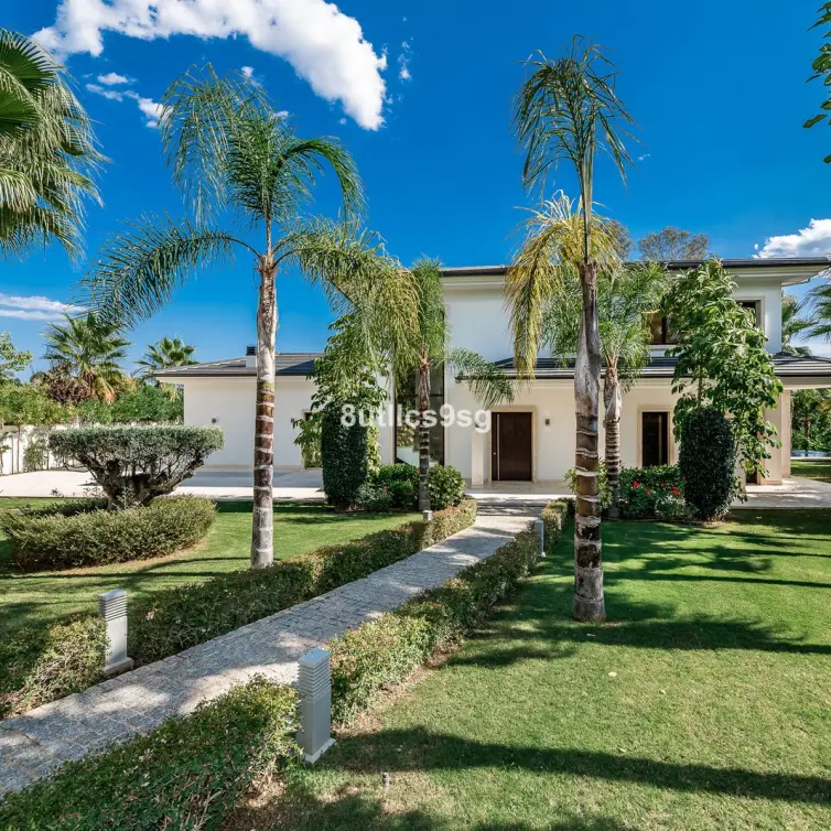 Venta de villa independiente en Nueva Andalucía