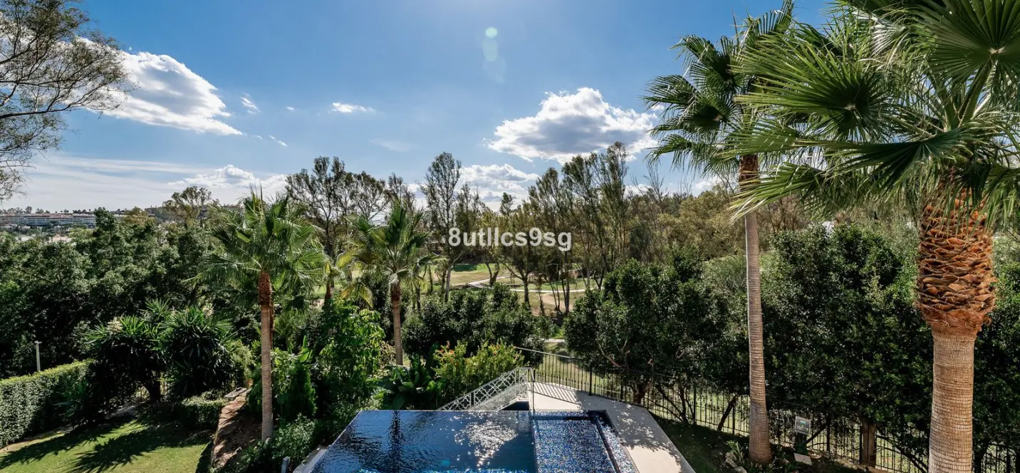 Venta de villa independiente en Nueva Andalucía 1