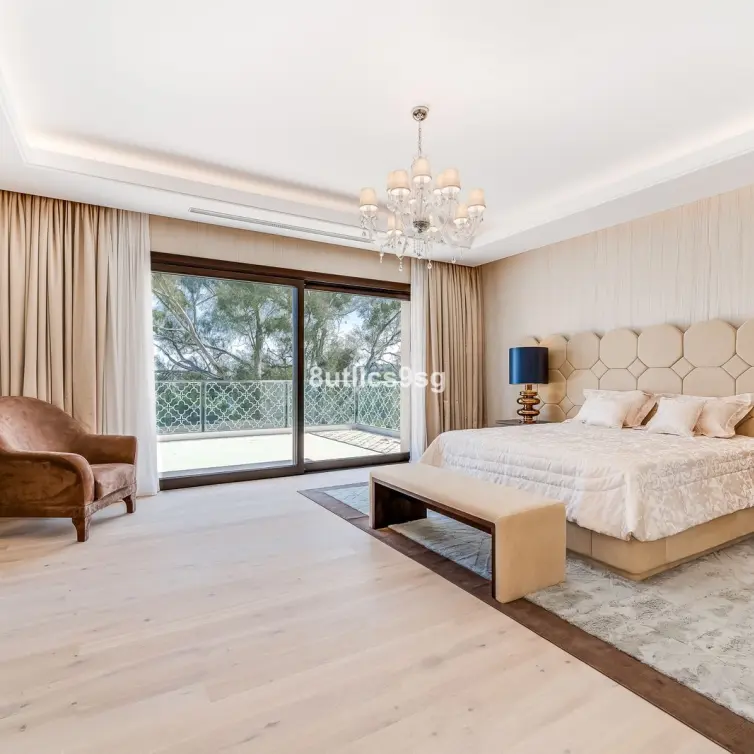 Venta de villa independiente en Nueva Andalucía