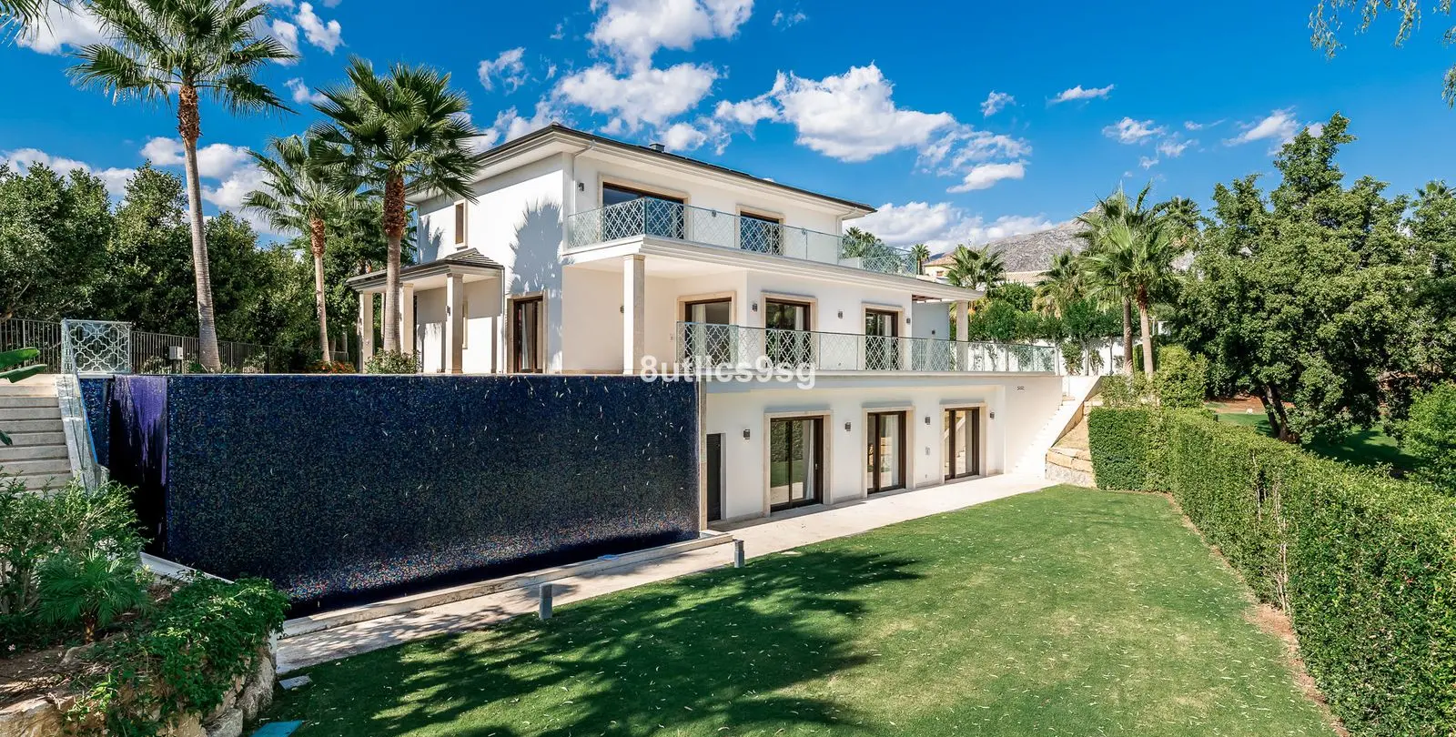 Venta de villa independiente en Nueva Andalucía 12