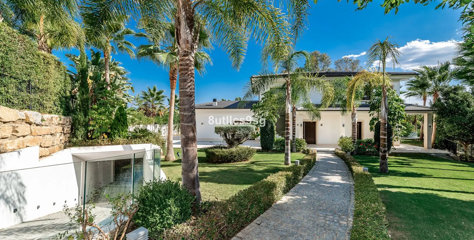 Venta de villa independiente en Nueva Andalucía 13