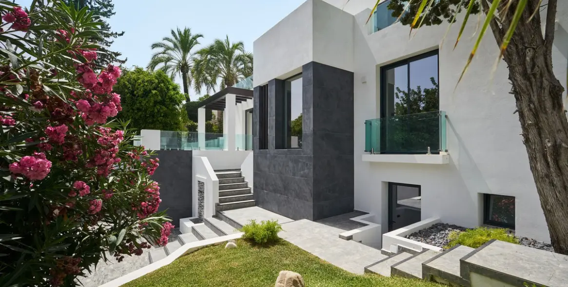Venta de villa independiente en Sierra Blanca 1