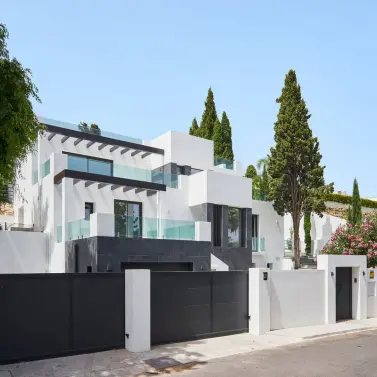 Sale of detached villa in Sierra Blanca