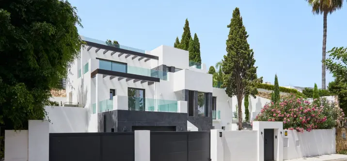 Sale of detached villa in Sierra Blanca 1