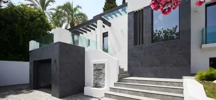 Sale of detached villa in Sierra Blanca 2