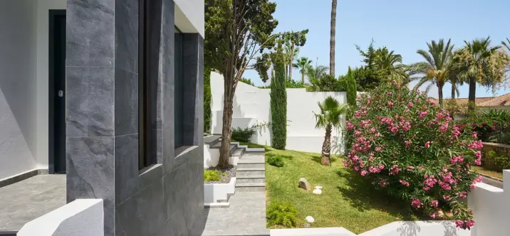 Sale of detached villa in Sierra Blanca 3