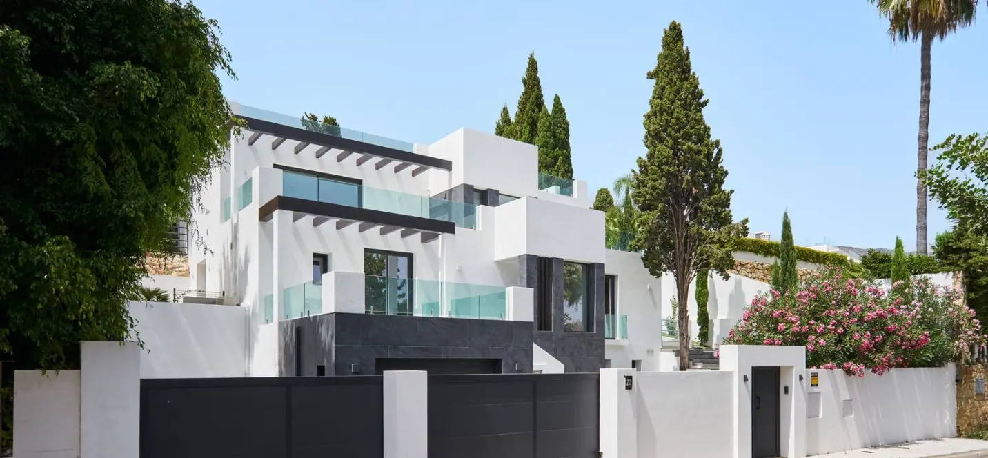 Sale of detached villa in Sierra Blanca 1