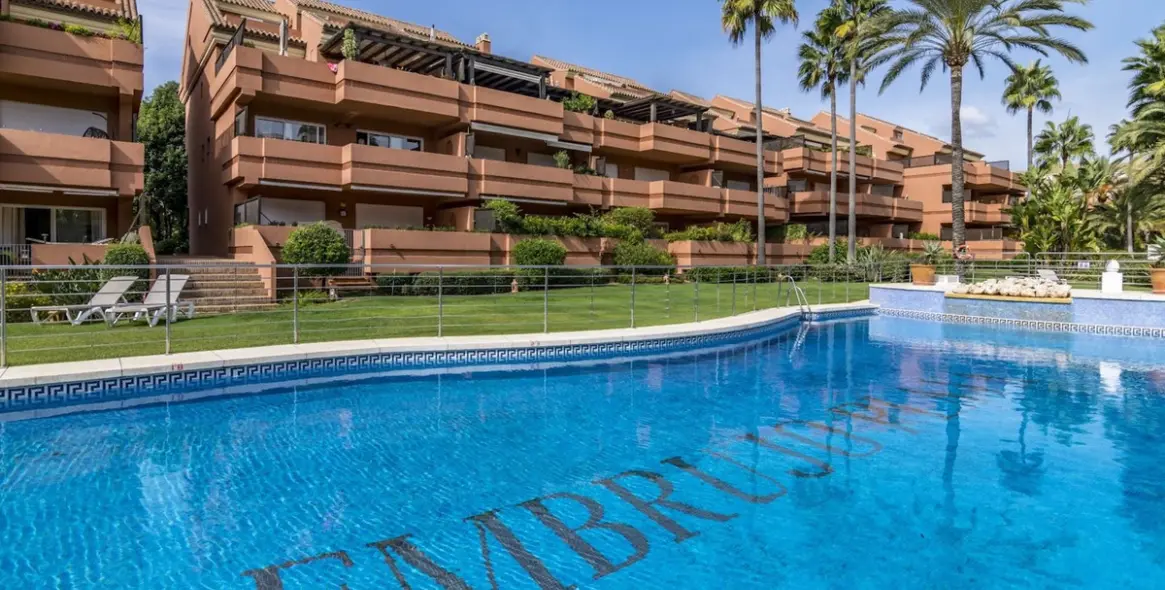 Долгосрочная аренда двухуровневого пентхауса в Puerto Banús 1