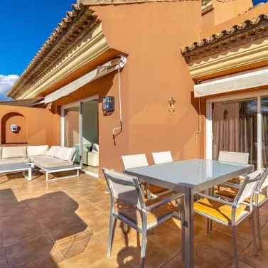 Долгосрочная аренда двухуровневого пентхауса в Puerto Banús
